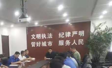 十中队紧跟扎实推进市容环境大整治，让城市“颜值”大提升的步伐