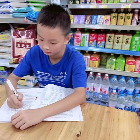 柳城小学七色花中队钟宇轩2023《你好，暑假》莲君养成记——劳动使我快乐（副本）