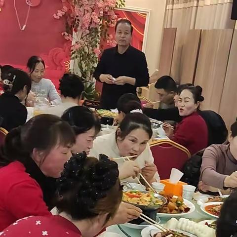 《龙福齐天万事兴龙》好日子超市喜迎2024元旦晚宴，王总携带全体员工相聚一堂齐心协力共赢未来祝大家工作顺利