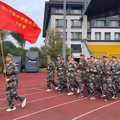 鲜衣怒马少年时，不负韶华行且知。—文渊中学高一（15）班第五天军训特辑