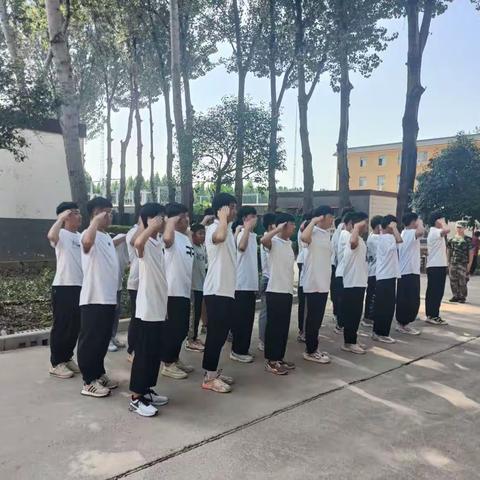 挑战极限，超越自我 ，淇县职业中专2023级1600名新生激情训练中