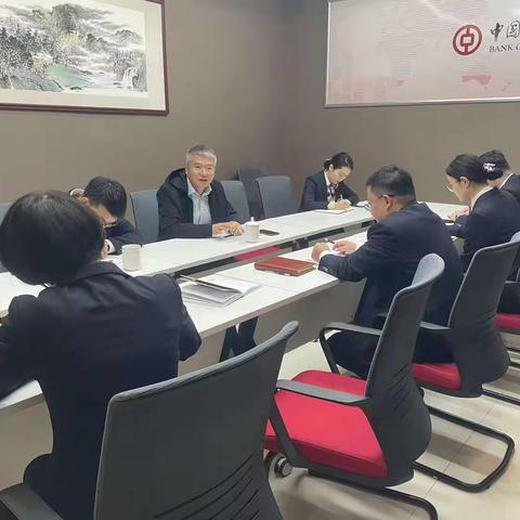 杭州市分行党委委员兼萧山分行行长林圣宽莅临钱江世纪城支行指导调研