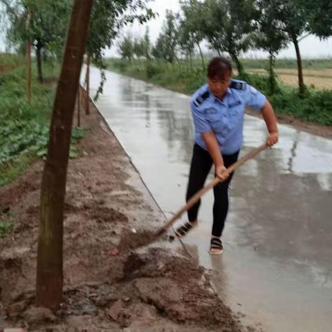 雨中坚守、雨后排查，风雨路上你我同行