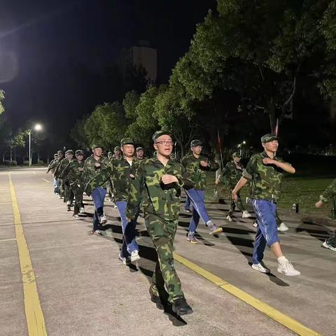 上海市航空服务学校23机电1班的新生军训圆满结束