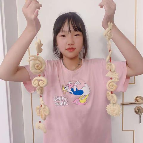 大家好，我是池阳小学五三班刘欣颖，我在参加池阳小学暑期微实践活动——我是最巧艺美星！