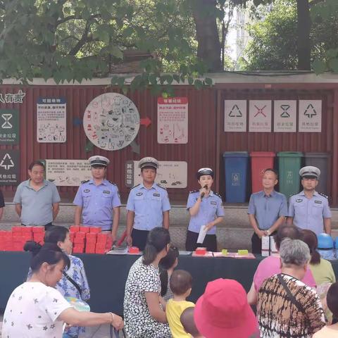 青云路交警大队联合岱山街办开展“三零一戴”主题宣传活动