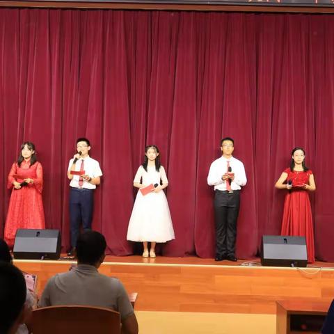 2410193】；舞台下的你，闪闪发光