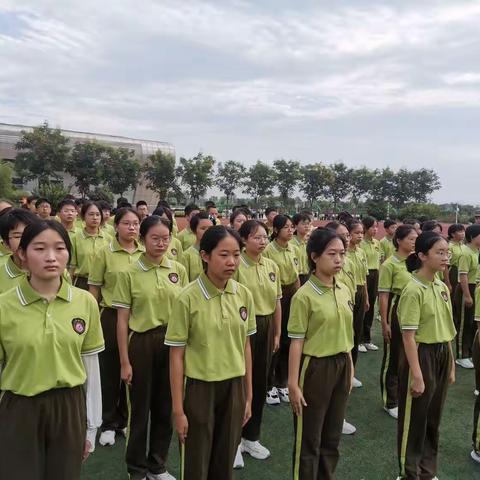 【高一（2）班】砥砺青春战骄阳 无悔青春致未来