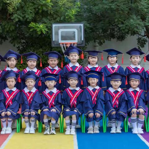 启智幼儿园大班毕业典礼邀请函