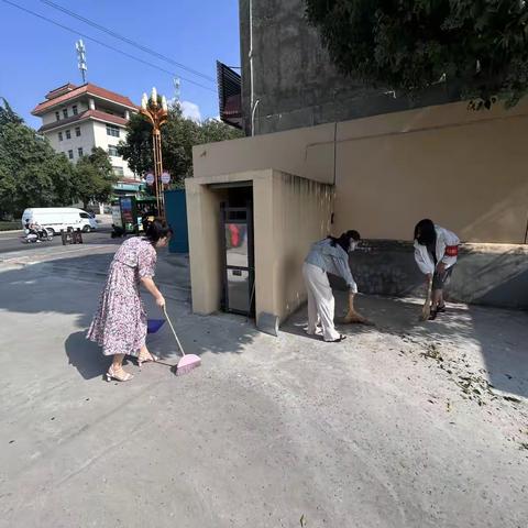 志愿服务进小区清洁卫生创文明