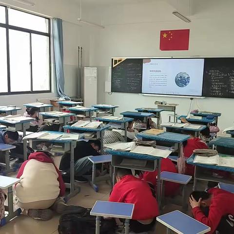 “防震演练，安全相伴”——新泰市向阳实验学校（集团）东周实验学校防震演练