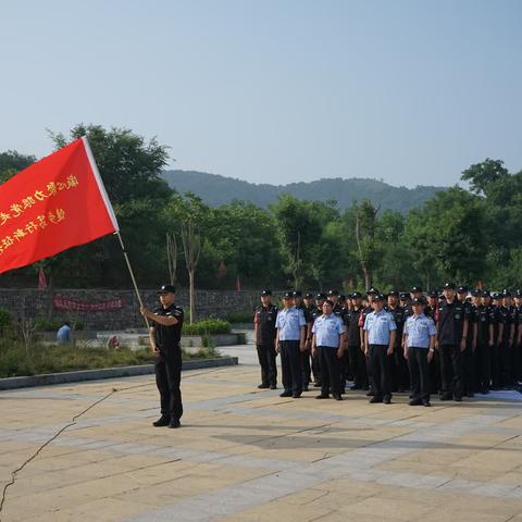 长治市公安局巡特警支队组织开展“喜迎七一 凝心聚力 实干笃行”健步行活动