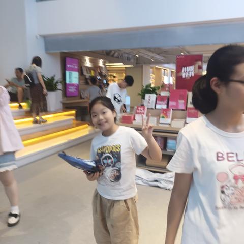 新华书店终于开业了