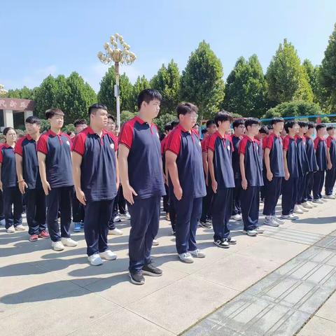 热血少年 百炼成钢——2023级新生军训第四天