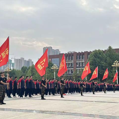 军姿挺拔展风姿，士气高昂开新篇——2023数铣专业模具专业军训第1天！