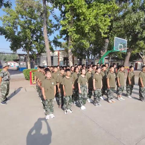 戎装展风采，青春正少年——夏津县万隆实验中学塔坡校区初一新生军训报道