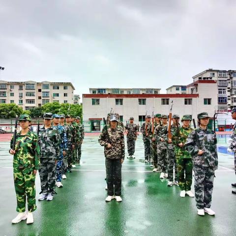 军训正当时 风雨也兼程