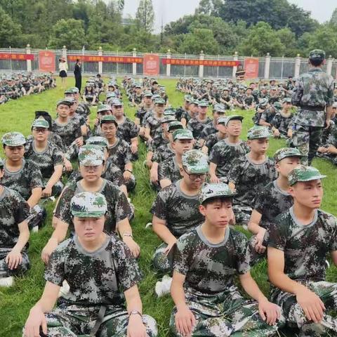 英姿飒爽展风姿，士气高昂开新篇