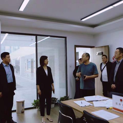 省总工会宣教部副部长李晓萍调研职工书屋建设工作