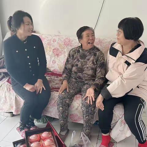 重阳秋色暖 敬老情更浓