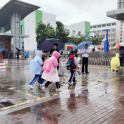 欣逢金秋雨  共赴新学期———日照经济技术开发区实验学校开学第一天