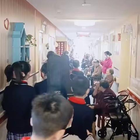 年年逢重阳，岁岁皆平安                     ——子恺小学402班