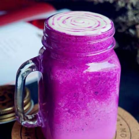 How to make bananas and dragon fruit milkshakes?