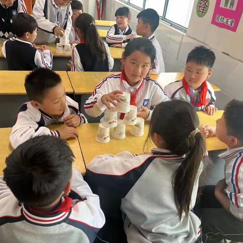 民权县育才学校(小学部)一年级 “一气呵成”吹纸片游戏