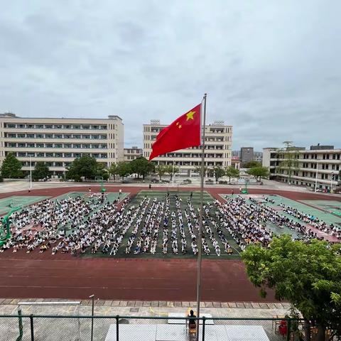 玉林市玉州区城北初级中学 ——“未”爱护法，与法同行，“百名法学家百场报告会”法制宣讲活动