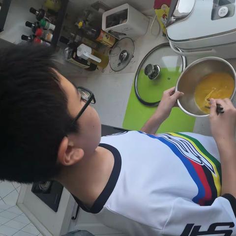 2201班韩沛澔劳动实践之大葱炒鸡蛋