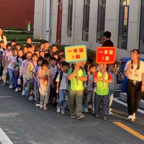 路队展风采 砥砺塑未来 ——实验九小一年级路队比赛剪影