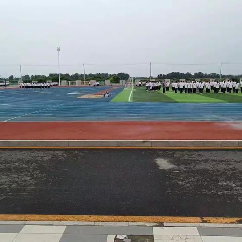 热风吹雨洒江天——保定三中2217班军训第三日纪实