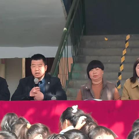 2024春季开学典礼暨上期末考颁奖大会-----鲁山县董周第十四小学