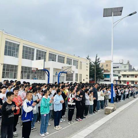 我的青春我做主 我的行为我负责﻿ ——陆良县第三中学新生入学行为习惯养成教育