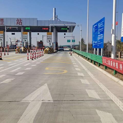 白堽收费站  开展引车上路宣传活动