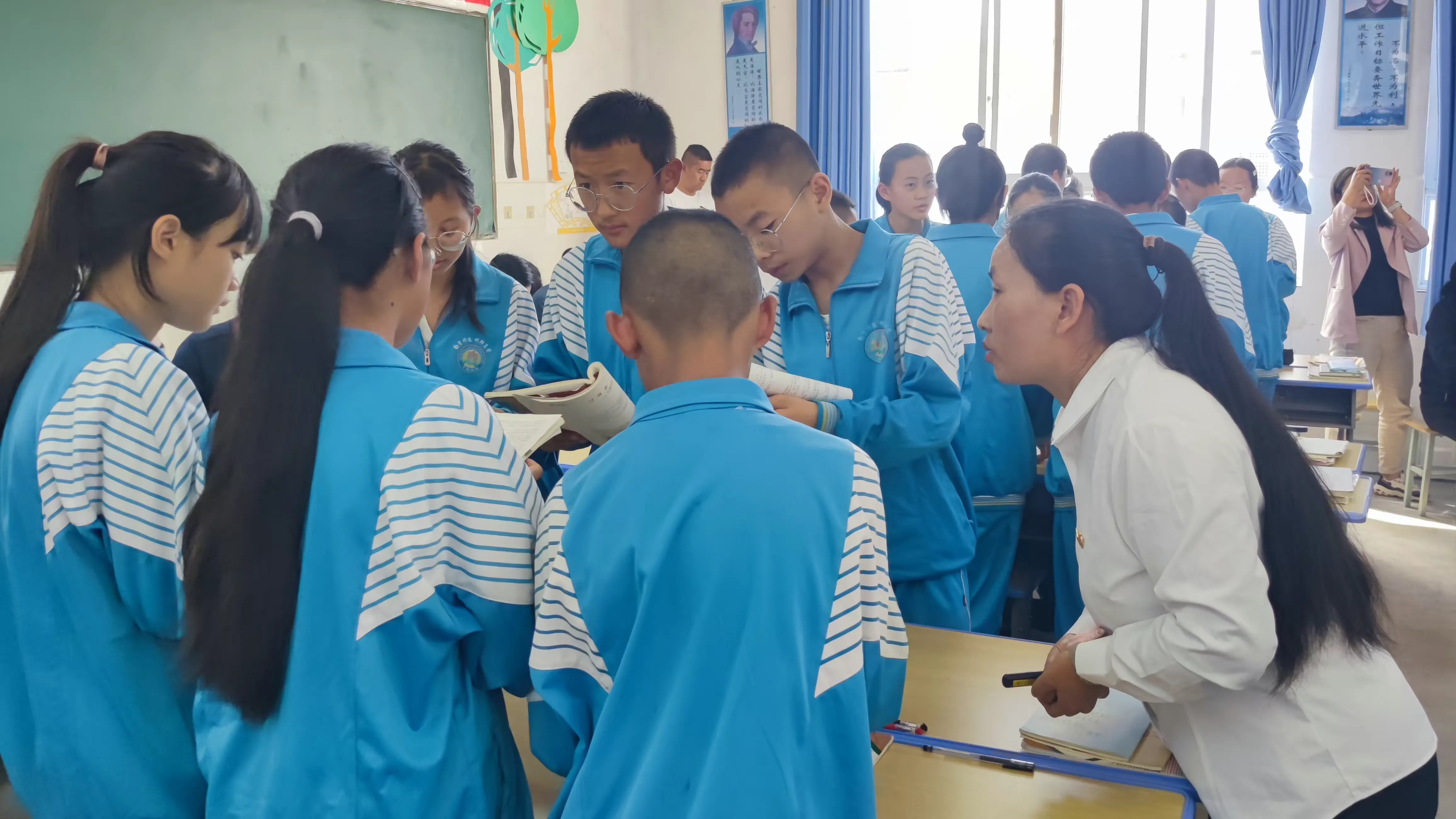 简篇-骨干示范引领 助推教师成长——汉庄中学2023学年秋季学期“235”以学为主有效课堂骨干教师示范课竞赛活动
