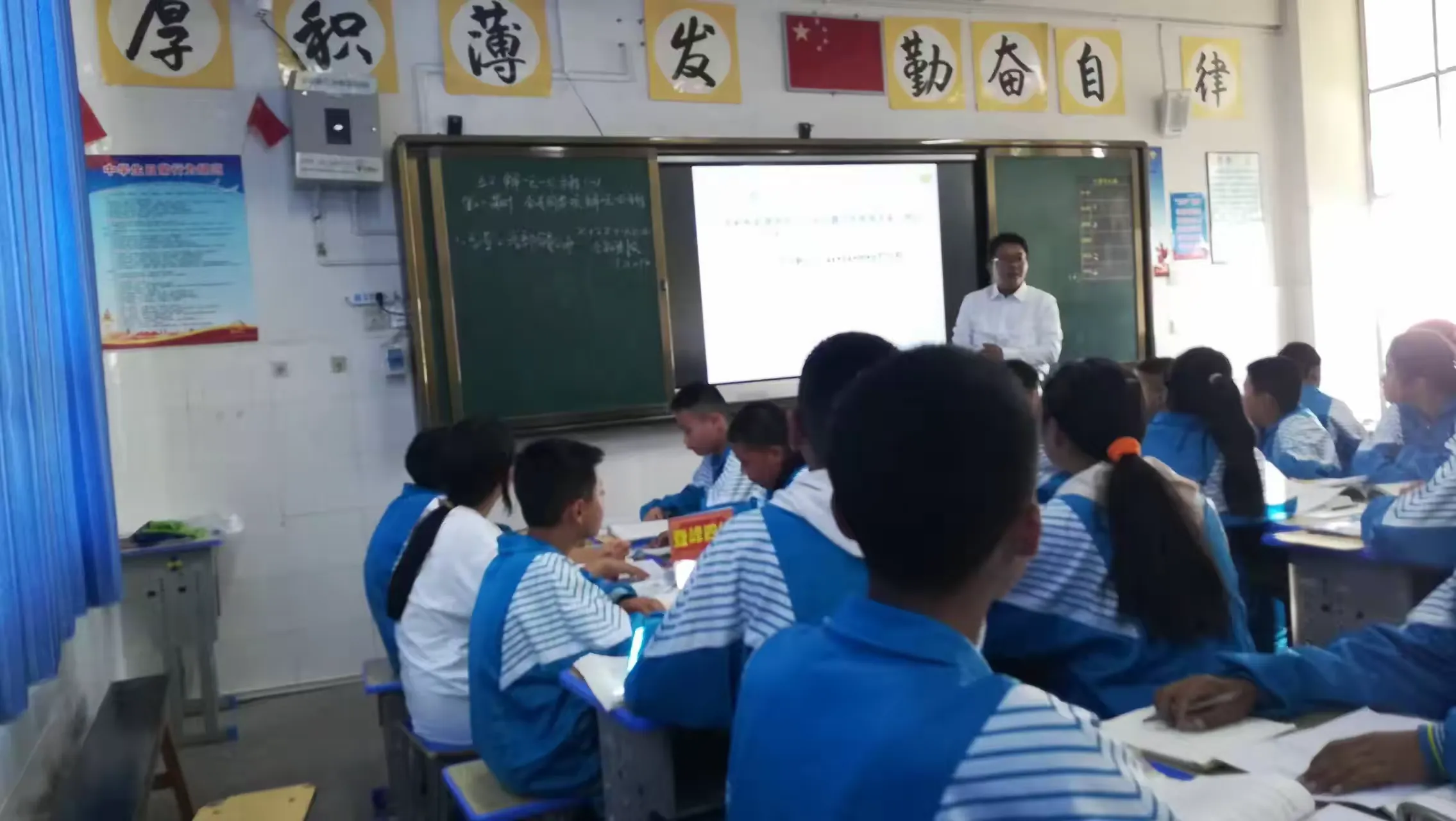 简篇-骨干示范引领 助推教师成长——汉庄中学2023学年秋季学期“235”以学为主有效课堂骨干教师示范课竞赛活动
