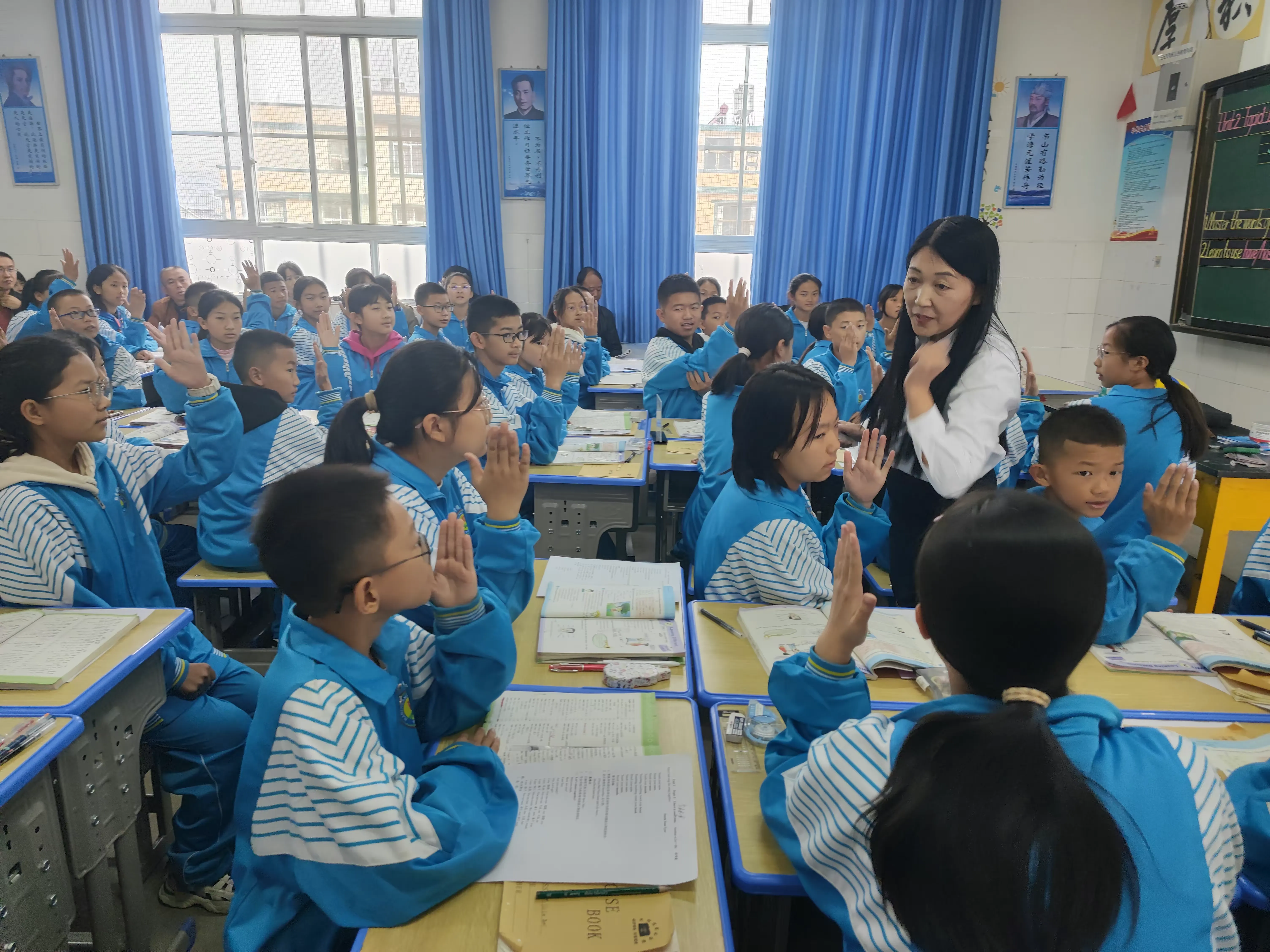 简篇-骨干示范引领 助推教师成长——汉庄中学2023学年秋季学期“235”以学为主有效课堂骨干教师示范课竞赛活动