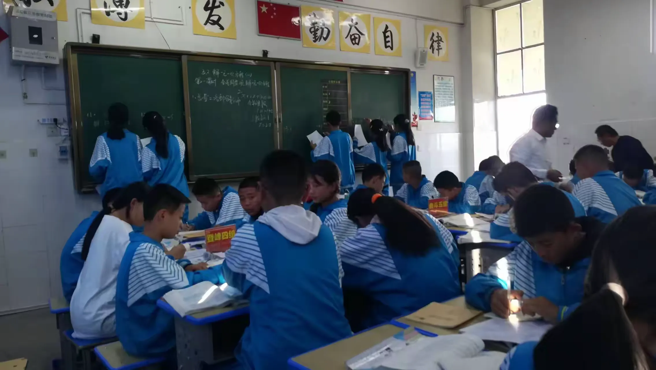 简篇-骨干示范引领 助推教师成长——汉庄中学2023学年秋季学期“235”以学为主有效课堂骨干教师示范课竞赛活动