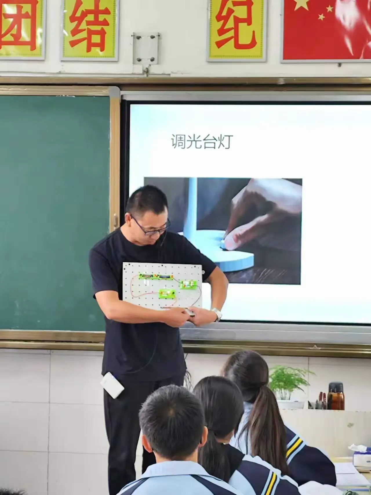 简篇-骨干示范引领 助推教师成长——汉庄中学2023学年秋季学期“235”以学为主有效课堂骨干教师示范课竞赛活动