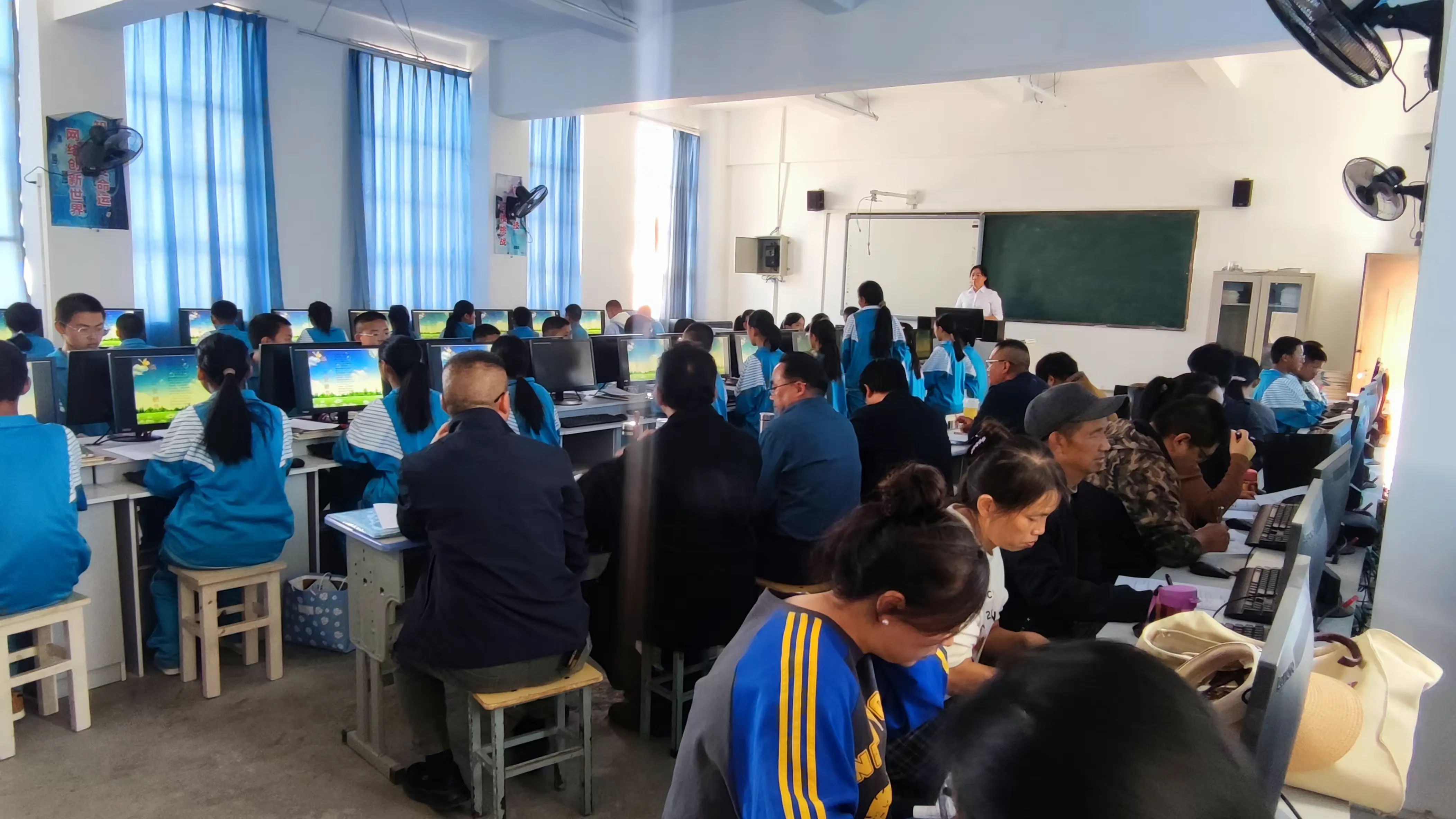 简篇-骨干示范引领 助推教师成长——汉庄中学2023学年秋季学期“235”以学为主有效课堂骨干教师示范课竞赛活动