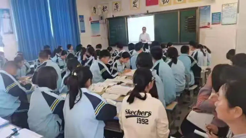 简篇-骨干示范引领 助推教师成长——汉庄中学2023学年秋季学期“235”以学为主有效课堂骨干教师示范课竞赛活动