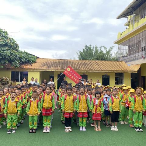 【幼小衔接】参观小学初体验、幼小衔接促成才—芒市金孔雀幼儿园参观小学活动