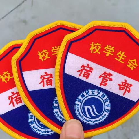 五人团结一只虎,十人团结一条龙,百人团结像泰山!