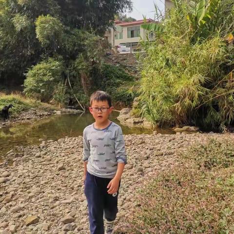 《美丽的小山村》（副本）