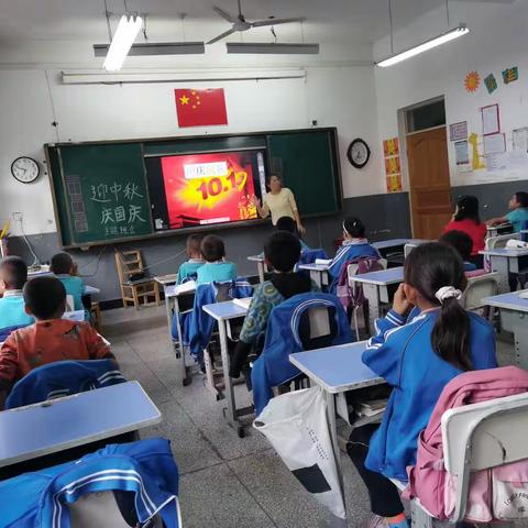 托克逊县郭勒布依乡卡拉西小学“迎中秋，庆国庆”主题活动