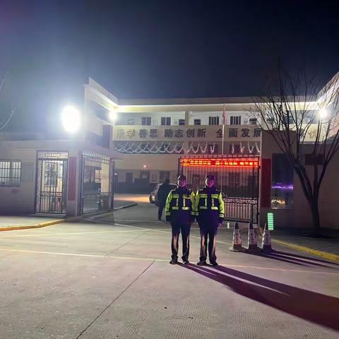 【西安公安】高新分局东大派出所多措并举全力做好学校开学季护学岗工作