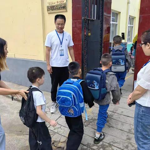 开学第一天.遇见美好--石泊小学开学报到纪实