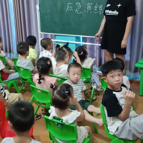 蓝天宝宝幼儿园消防安全演练