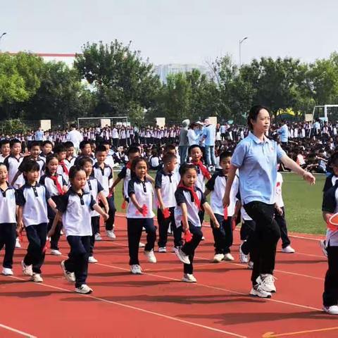 红歌嘹亮 强国有我—北师青附二年级入学教育周汇报展演